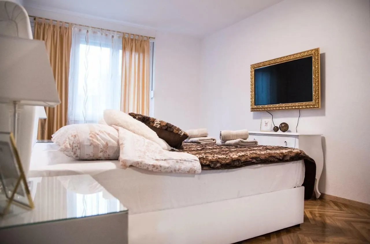 Deni Luxury Apartment Split